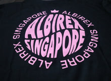 画像をギャラリービューアに読み込む, To the World! Iconic T-Shirt Black Pink
